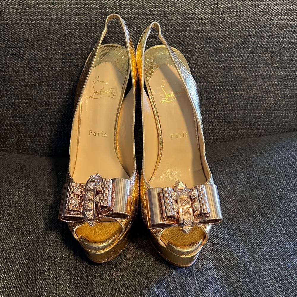 Christian Louboutin gold metal nodo 150 ayers laminato metal platform.